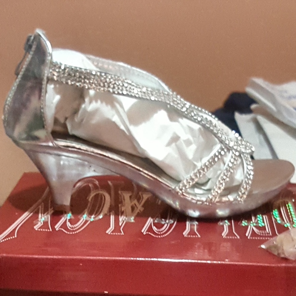 Heels - Picture 3 of 7